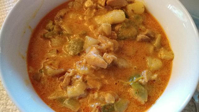 A finished bowl of yellow curry with chicken and
potatoes.